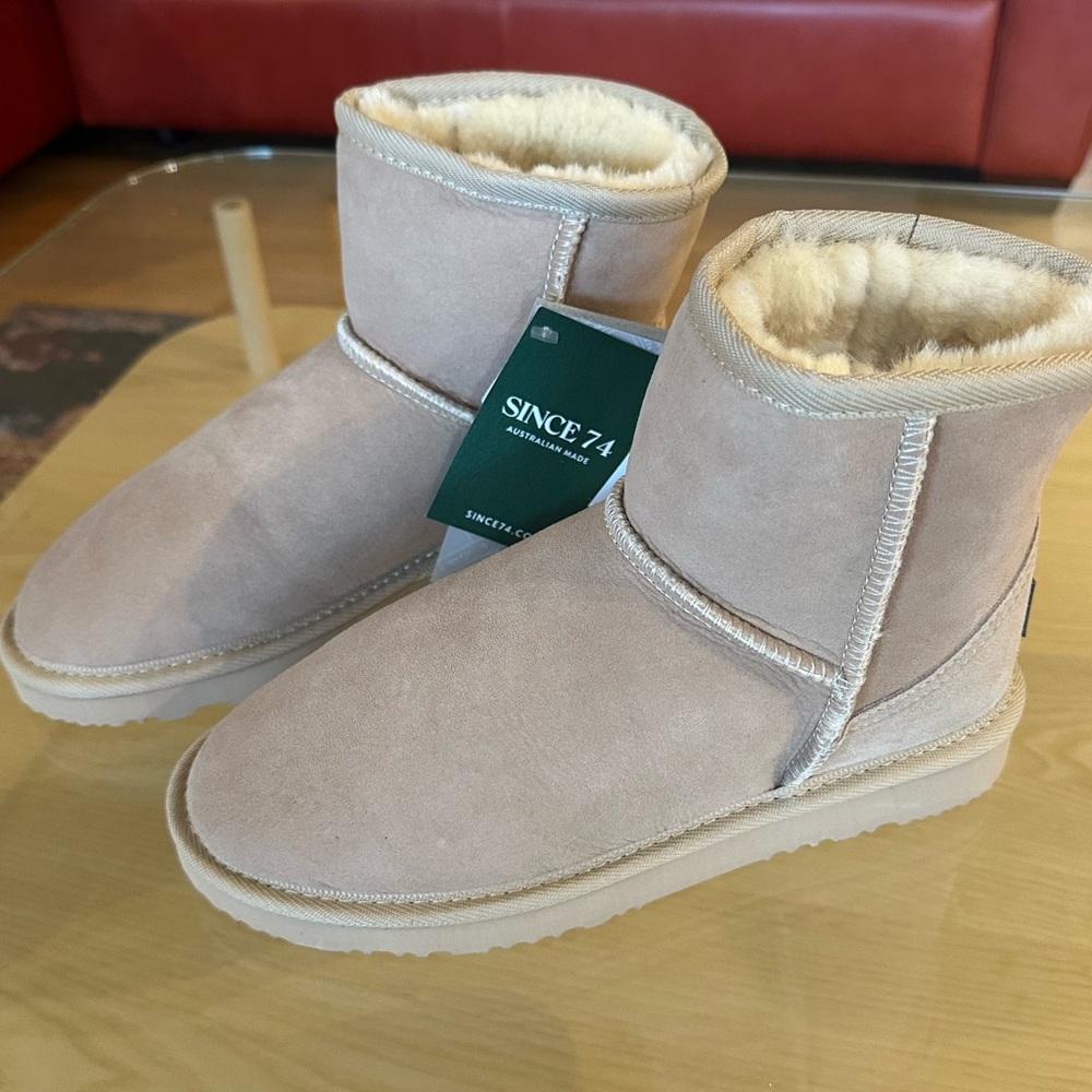 UGG Boot Classic Mini Sz 8